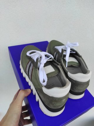 Sneakers verdi e bianche