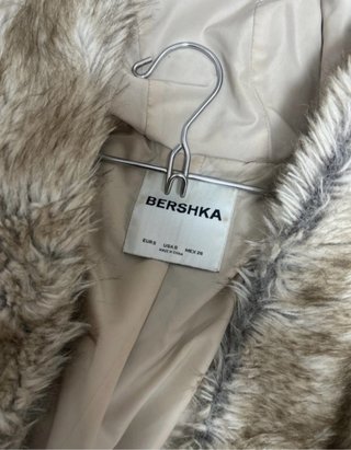 Chaqueta pelo marrón con capucha