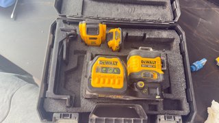 Nivel Láser Dewalt DCE089G018