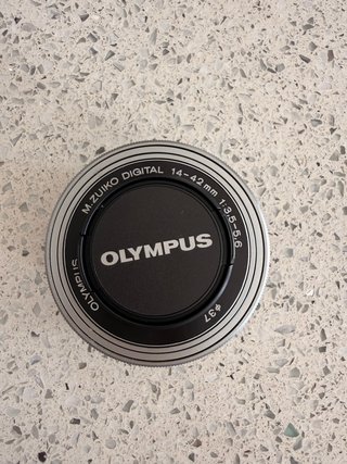 Olympus PEN E-PL9 + objetivo + 64GB + 2 estuches
