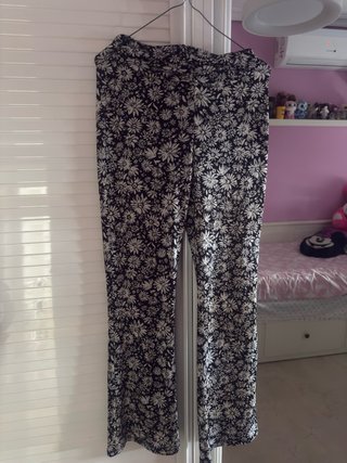 Pantalón Bershka estampado floral talla única