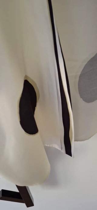 Kimono de raso blanco y negro