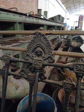 Cabecero de cama de metal