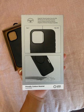 Capa Nomad Pele iPhone 16 Pro Max