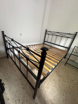 Somier metálico con 2 mesitas de noche a juego
