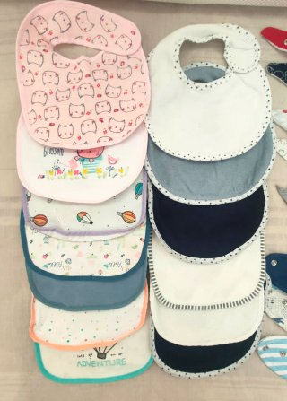 Lote de baberos, bandanas y gasas bebé