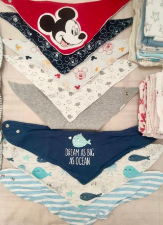 Lote de baberos, bandanas y gasas bebé