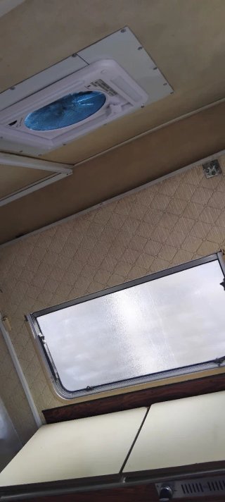 Caravana plegable con cama matrimonio y cama de 90