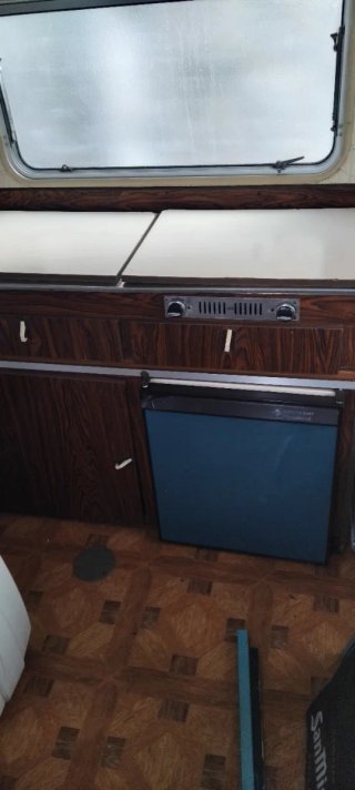 Caravana plegable con cama matrimonio y cama de 90