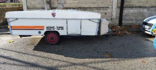 Caravana plegable con cama matrimonio y cama de 90