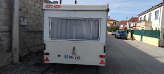 Caravana plegable con cama matrimonio y cama de 90