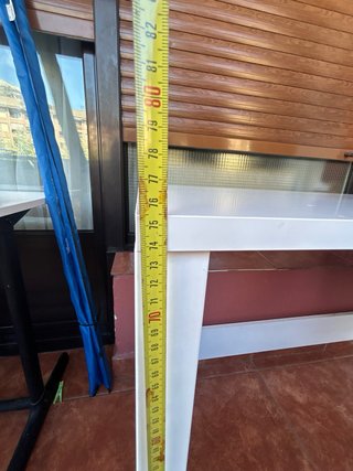 Escritorio blanco con estantería – 110 × 50 × 75 c