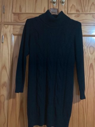 Vestido de punto trenzado.