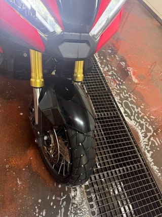 Honda X-ADV 750 Roja