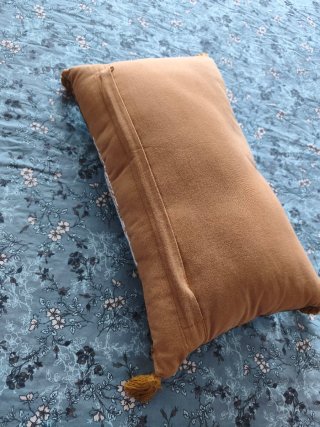 Conjunto Cojín con borlones y Asiento