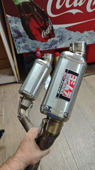 Suzuki GSR600 Escape