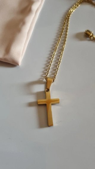 Collar con colgante de cruz bañado en oro