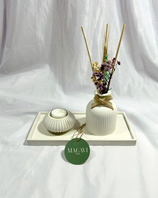 Conjunto decorativo de bandeja, jarrón y portavela