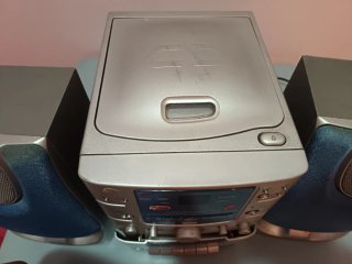 Minicadena Clatronic MC1000CD con altavoces