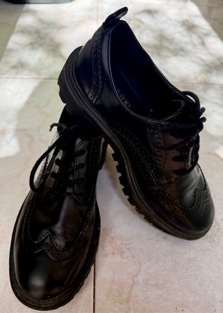 Zapatos negros de cordones