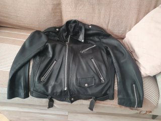 Chaqueta de cuero negra