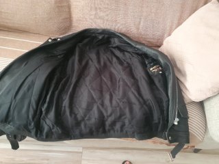 Chaqueta de cuero negra