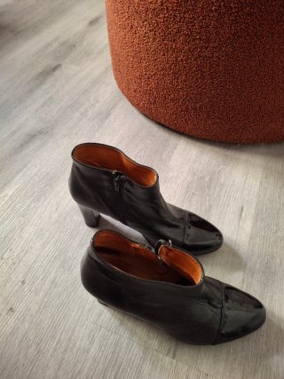 Botines de piel negros