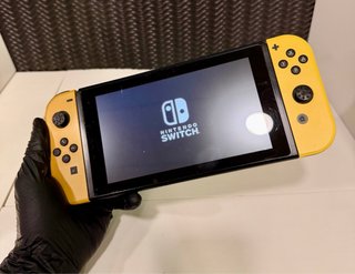 Nintendo Switch Edición Pokémon Let's Go Pikachu 🇪🇸