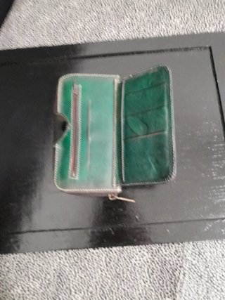 Monedero de cuero verde oliva