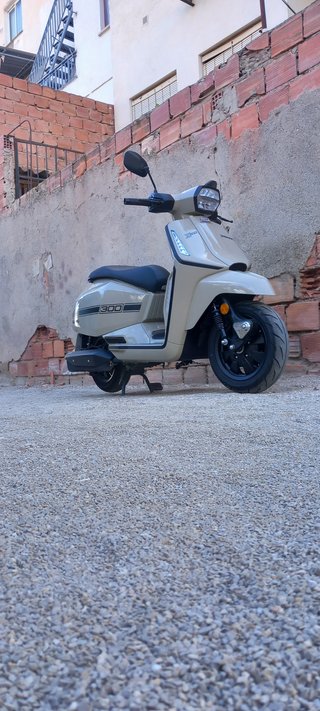 Lambretta X 300 Beige Scooter