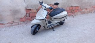 Lambretta X 300 Beige Scooter
