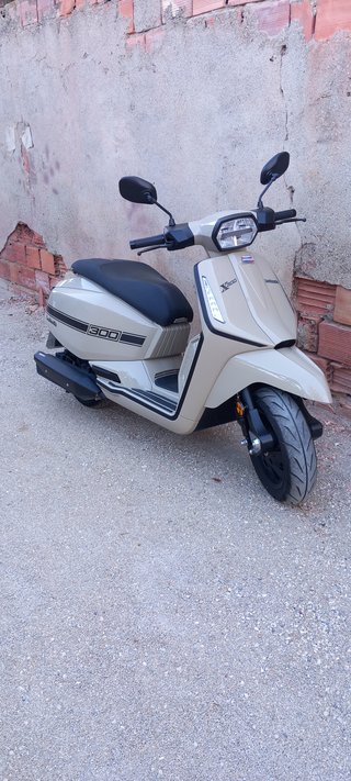 Lambretta X 300 Beige Scooter