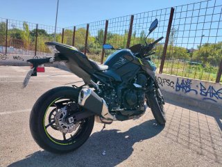 Kawasaki Z900 Negra 2024