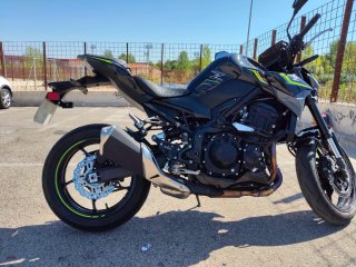 Kawasaki Z900 Negra 2024