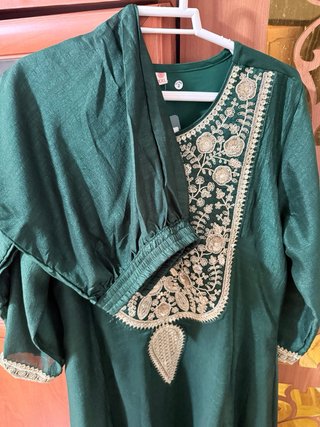 Conjunto kurta verde bordada talla XXL