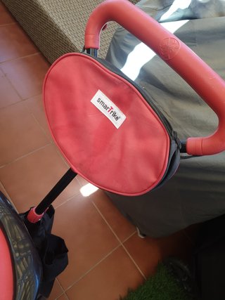 Triciclo infantil rojo y negro