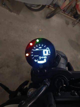 Yamaha XSR 700 Blanca azul y Negra