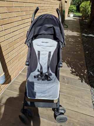 Silla de paseo Maclaren gris y negra