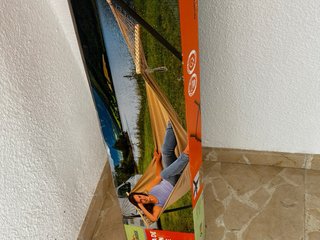 Hamaca de tela con soporte metálico
