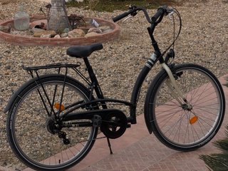 Bicicleta Paseo Decathlon Negra, en buen estado