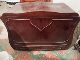 Cofre antiguo de madera