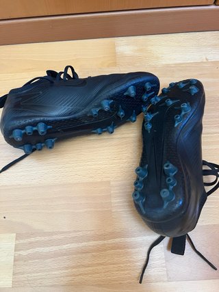 Botas de fútbol Nike negras