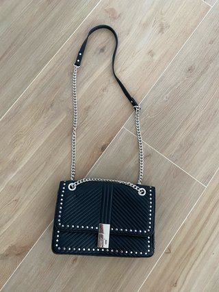 Bolso negro tachuelas Zara