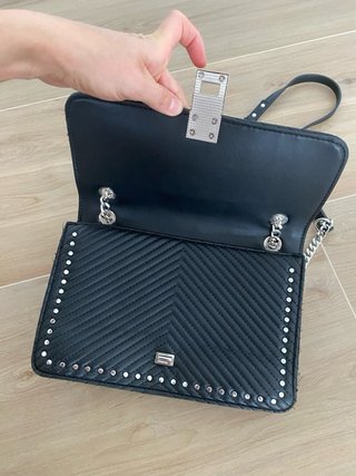 Bolso negro tachuelas Zara