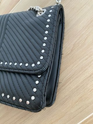 Bolso negro tachuelas Zara