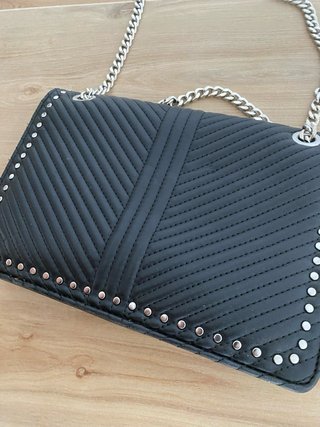 Bolso negro tachuelas Zara