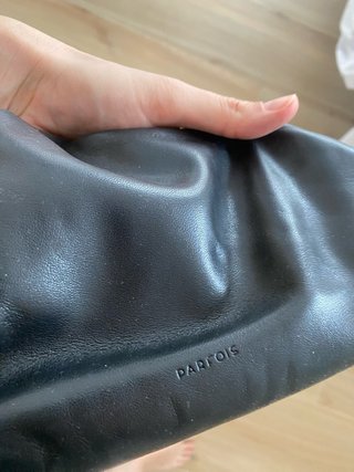 Bolso negro Parfois con cadena dorada