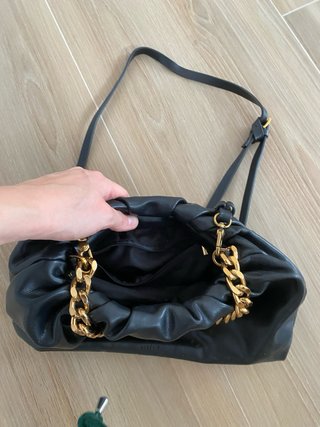 Bolso negro Parfois con cadena dorada