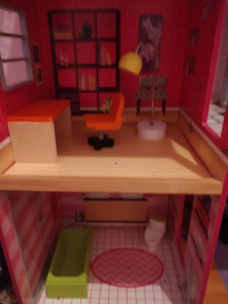Casa de muñecas con muebles
