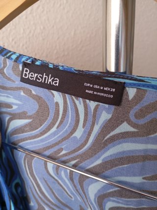 Camisa Bershka corta estampada